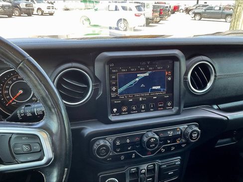 Used 2019 Jeep Wrangler Unlimited Sahara w/ Dual Top Group AWD/4WD image 13