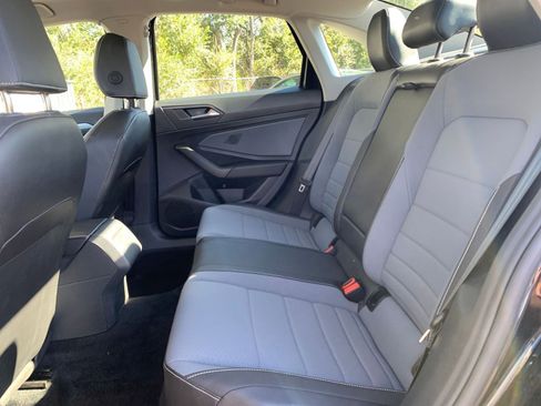 Used 2025 Volkswagen Jetta SE image 24