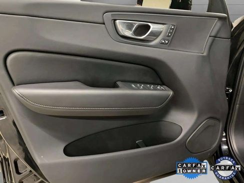 Used 2025 Volvo XC60 B5 Plus image 25