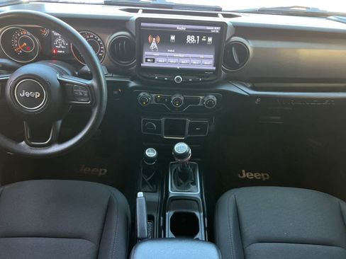 Used 2018 Jeep Wrangler Unlimited Sport AWD/4WD image 4