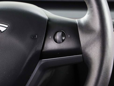 Used 2021 Tesla Model Y Long Range image 14