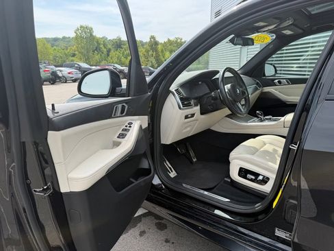 Used 2022 BMW X5 xDrive40i w/ M Sport Package AWD/4WD image 25