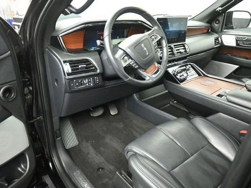 Certified 2022 Lincoln Navigator L Reserve image 9