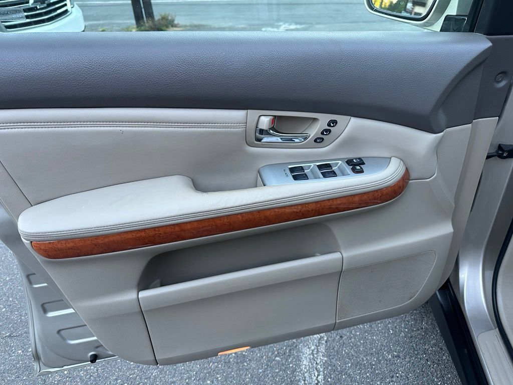 Used 2006 Lexus RX 330 FWD image 18