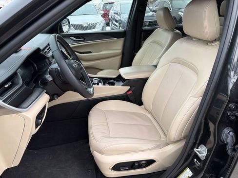 Used 2024 Jeep Grand Cherokee L Limited w/ Luxury Tech Group II image 13