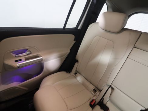 Used 2021 Mercedes-Benz GLB 250 image 13