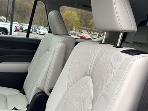 Certified 2025 Toyota Grand Highlander FWD image 26