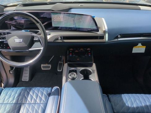 Used 2026 Cadillac Vistiq Premium Luxury image 14