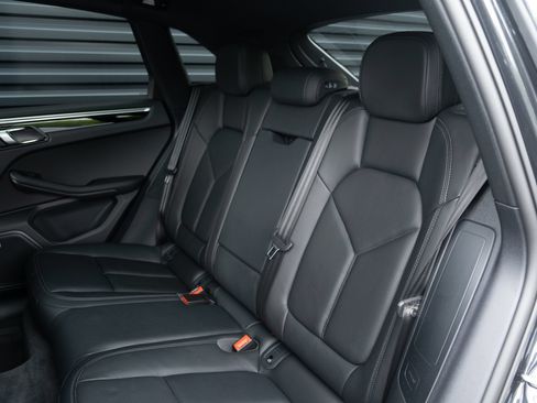 Used 2023 Porsche Macan AWD/4WD image 37