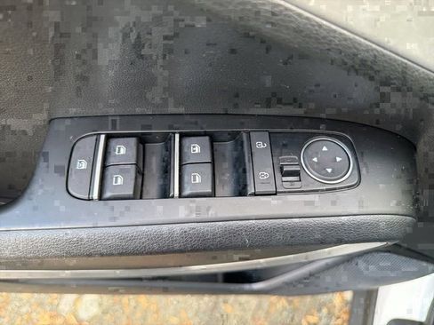 Used 2023 Kia Soul LX w/ LX Technology Package image 18