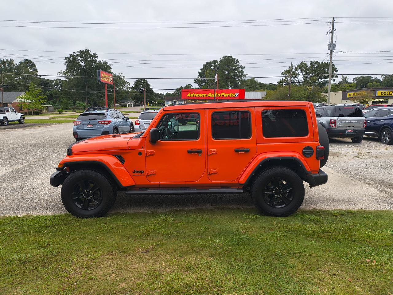 Used 2023 Jeep Wrangler Unlimited Sahara AWD/4WD image 5