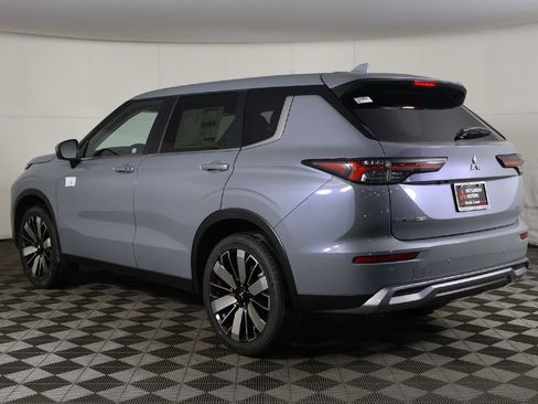 New 2026 Mitsubishi Outlander SE image 11