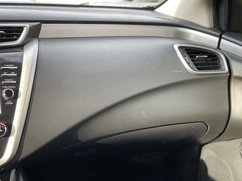 Used 2019 Nissan Murano S image 23