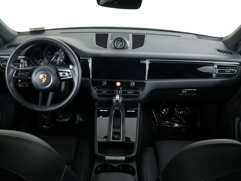 Certified 2026 Porsche Macan AWD/4WD image 11