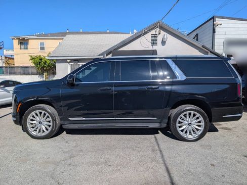 Used 2025 Cadillac Escalade ESV Luxury AWD/4WD image 6
