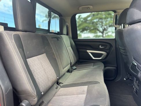 Used 2020 Nissan Titan SV w/ SV Convenience Package image 11