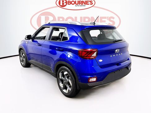 Used 2023 Hyundai Venue Limited image 8