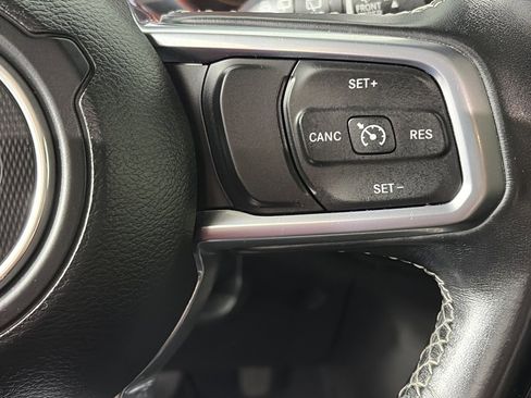 Used 2020 Jeep Wrangler Unlimited Sahara image 18