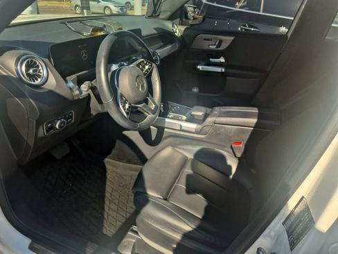 Used 2021 Mercedes-Benz GLB 250 4MATIC image 8