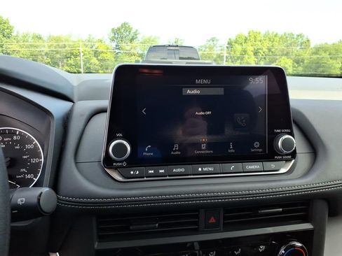 Certified 2025 Nissan Rogue S FWD image 10