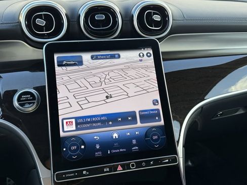 Used 2024 Mercedes-Benz GLC 300 4MATIC image 21