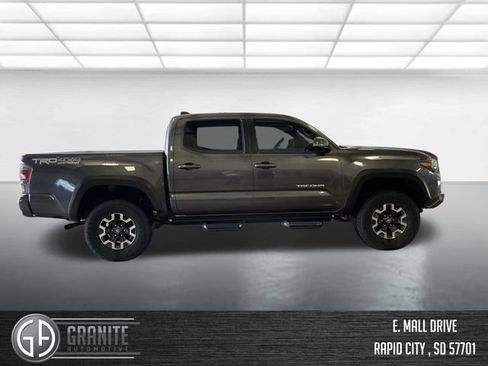 Used 2022 Toyota Tacoma TRD Off-Road w/ Technology Package AWD/4WD image 7