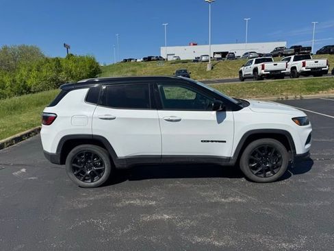 Used 2022 Jeep Compass Altitude w/ Convenience Group image 2