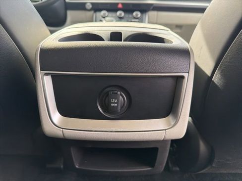 Used 2024 Kia Carnival LX image 14