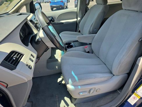 Used 2012 Toyota Sienna LE FWD image 12