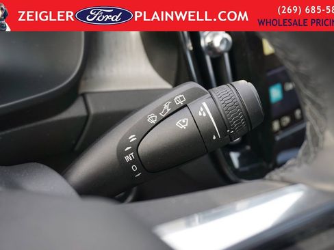 Used 2024 Volvo XC40 B5 Plus w/ Protection Package Premier AWD/4WD image 30