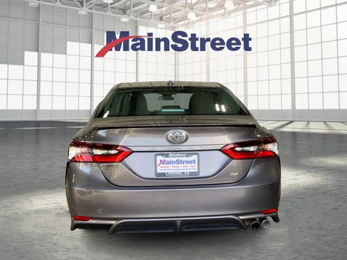 Used 2023 Toyota Camry SE image 4