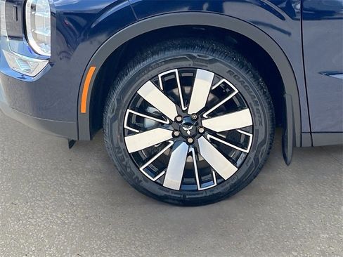New 2025 Mitsubishi Outlander SE image 33
