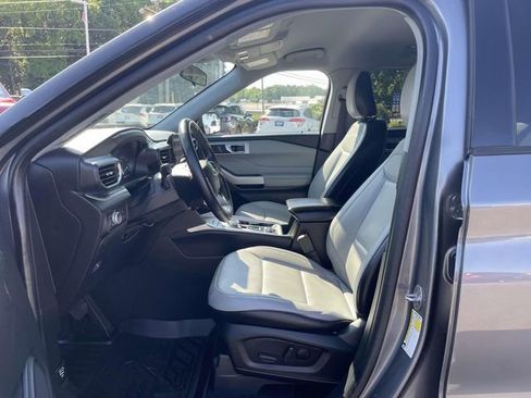 Certified 2021 Ford Explorer XLT w/ Equipment Group 202A AWD/4WD image 17