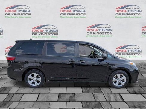Used 2020 Toyota Sienna L FWD image 2