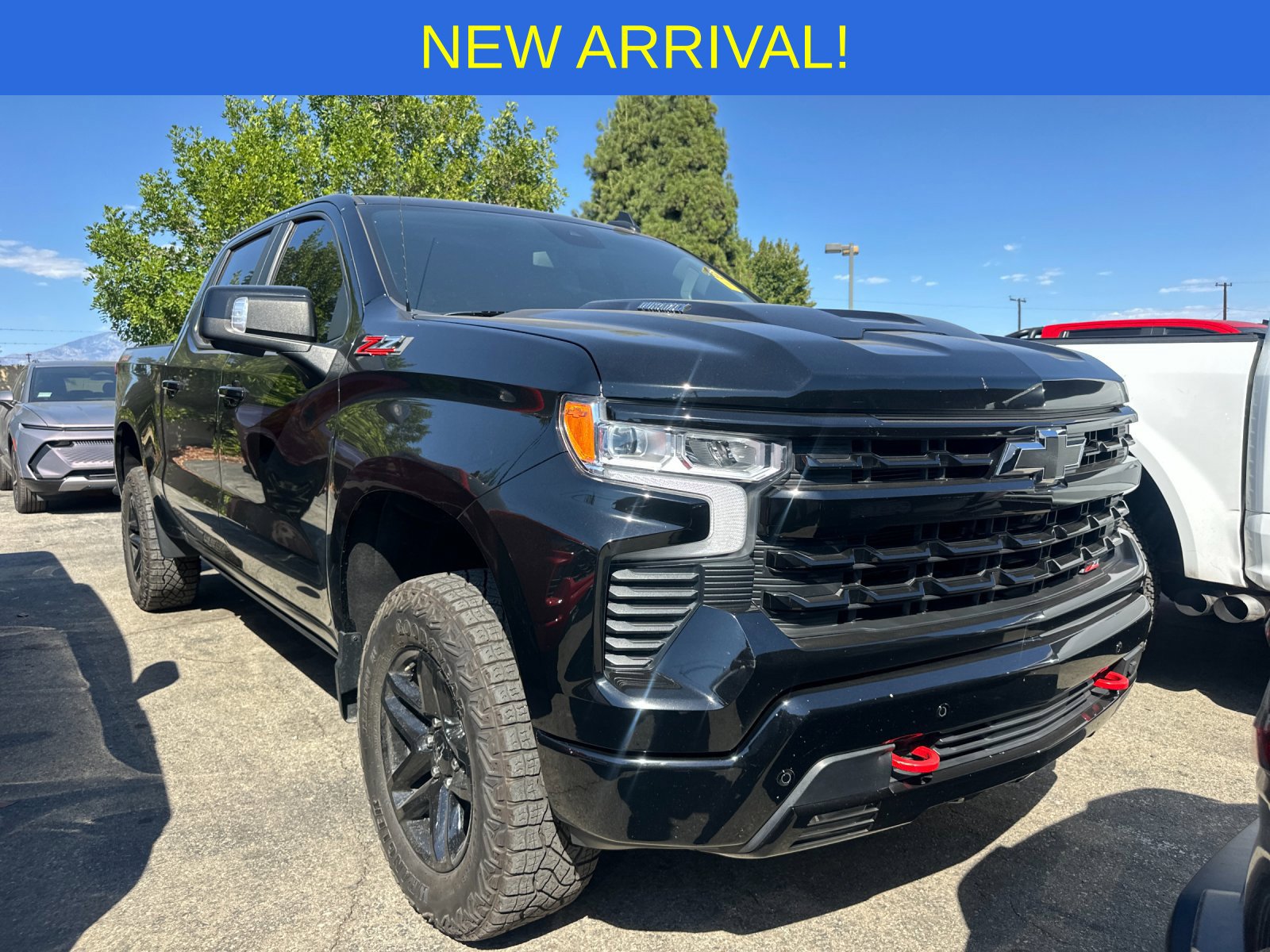 Used 2024 Chevrolet Silverado 1500 LT Trail Boss w/ LT Trail Boss Premium Package AWD/4WD image 1