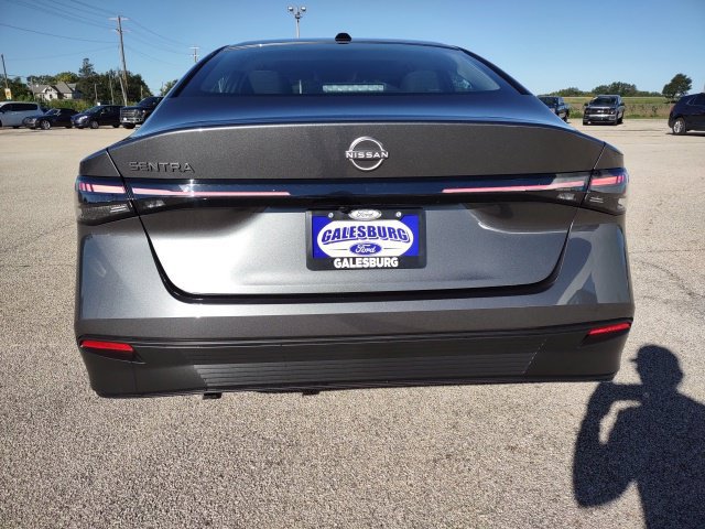 Used 2027 Nissan Sentra SV FWD image 4