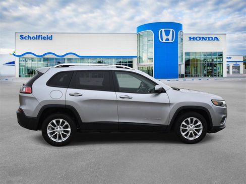 Used 2020 Jeep Cherokee Latitude image 2