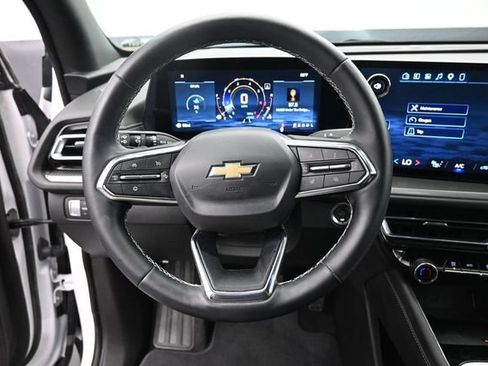 Used 2026 Chevrolet Traverse LT FWD image 14
