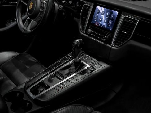 Used 2017 Porsche Macan image 25