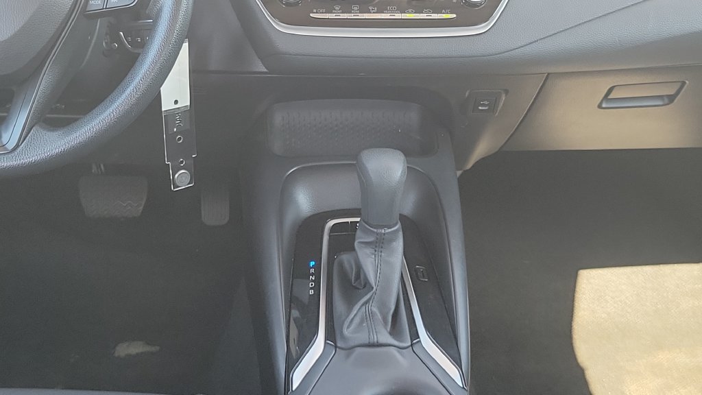 Used 2025 Toyota Corolla LE FWD image 14