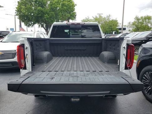 Used 2022 GMC Sierra 1500 Denali AWD/4WD image 9