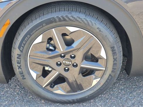 New 2025 Kia EV6 Light w/ Light LR Technology Package image 17