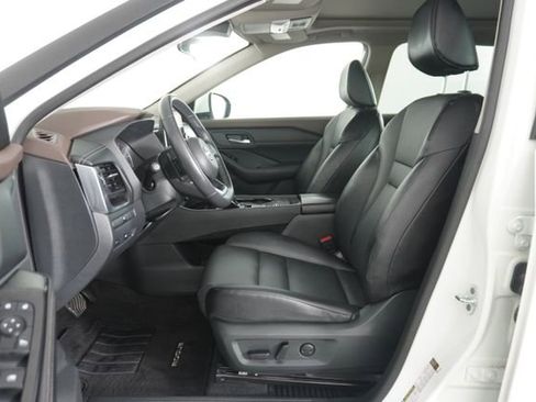 Used 2023 Nissan Rogue SV w/ SV Premium Package image 19