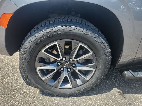 Certified 2022 Chevrolet Suburban Z71 w/ Luxury Package AWD/4WD image 10