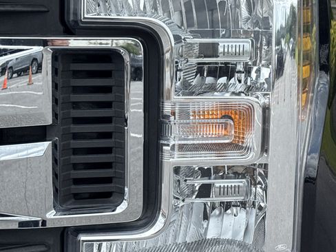 Used 2019 Ford F250 XLT w/ XLT Premium Package AWD/4WD image 6