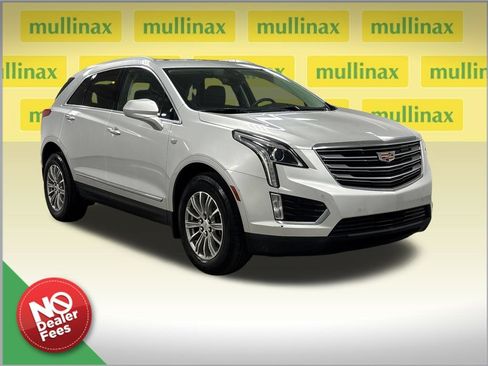 Used 2017 Cadillac XT5 Luxury w/ Driver Awareness Package FWD image 1