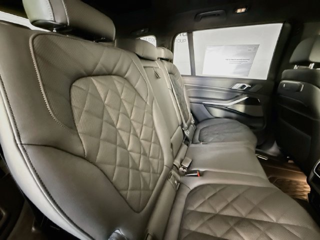 Used 2027 BMW X7 xDrive40i w/ M Sport Package AWD/4WD image 30