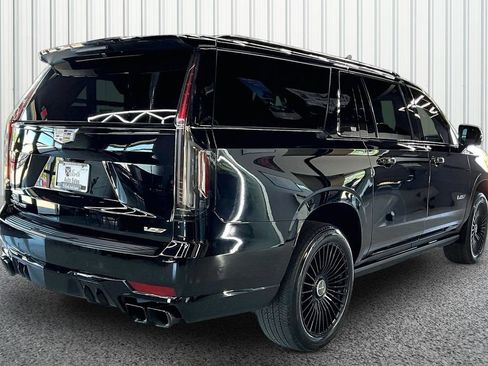 Used 2023 Cadillac Escalade ESV V AWD/4WD image 6