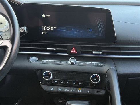 Used 2021 Hyundai Elantra Limited image 16