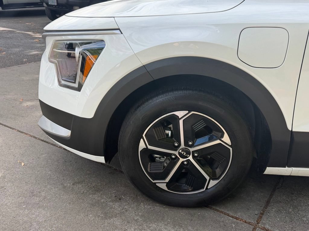 Certified 2025 Kia Niro EX w/ EX Cold Weather Package FWD image 9